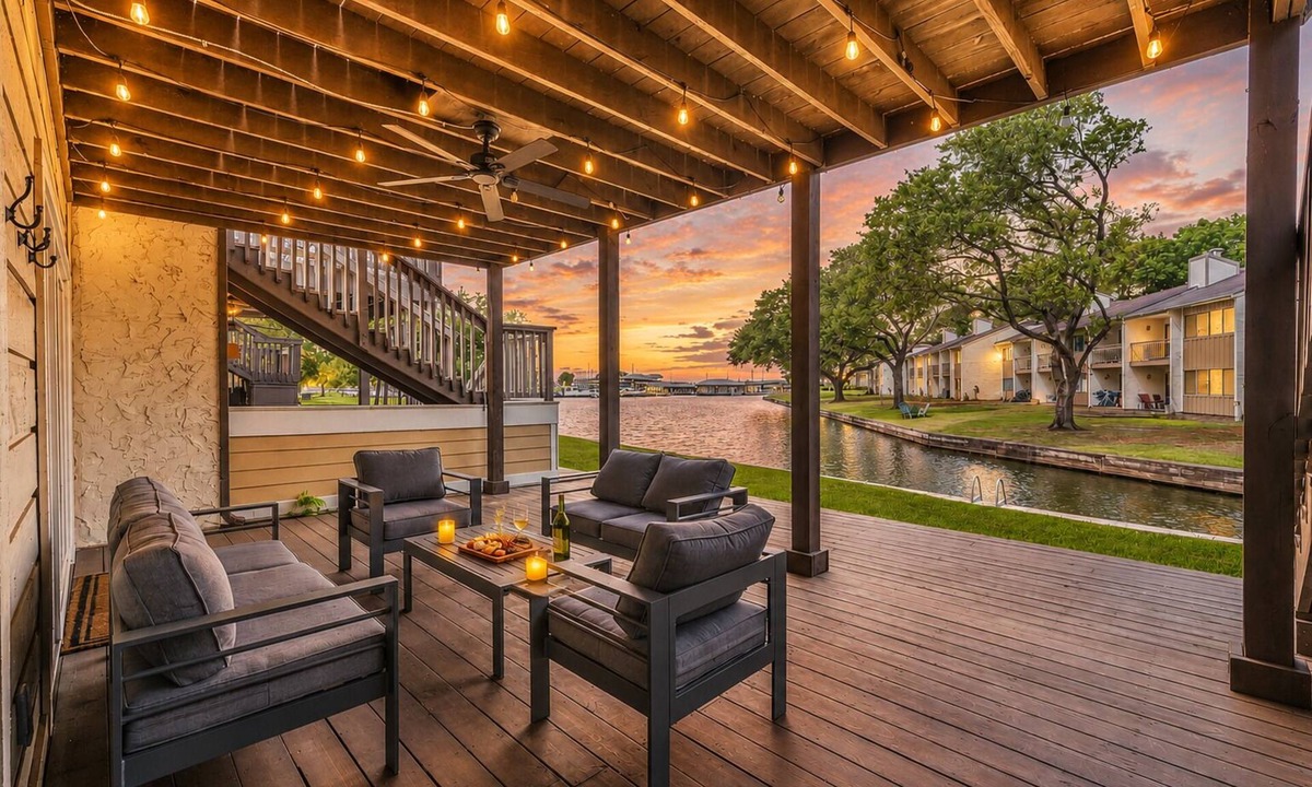 Walden on Lake Conroe House | Lakeside Getaway - Quiet Canal - Park Your Boat - 4 Bed Townhouse by EverSan Cooper Getaways