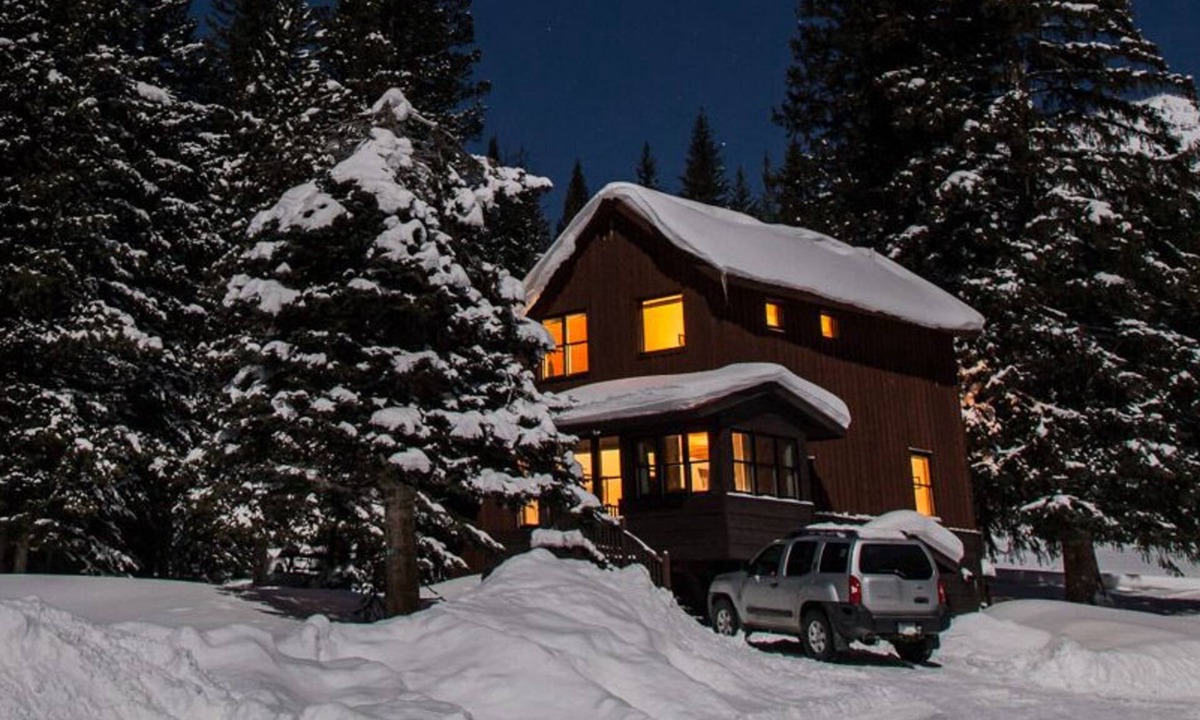 Cooke City-Silver Gate House | Lamar Valley Cabins are spacious modern-rustic cabins one mile from Yellowstone