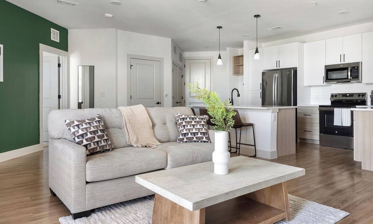 Wetmore Apartment | Landing | Amazing 2BD, Yoga Studio