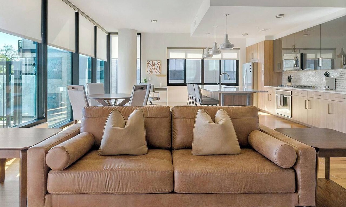 Houston Apartment | Landing | Beautiful 2BD, Pool, Tennis Court
