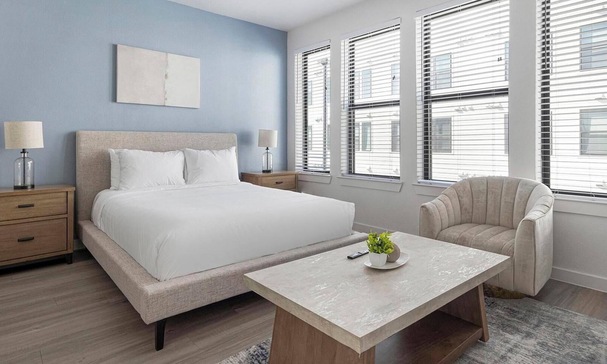 Sweetbriar Apartment | Landing | Beautiful Studio, Gym, Pool