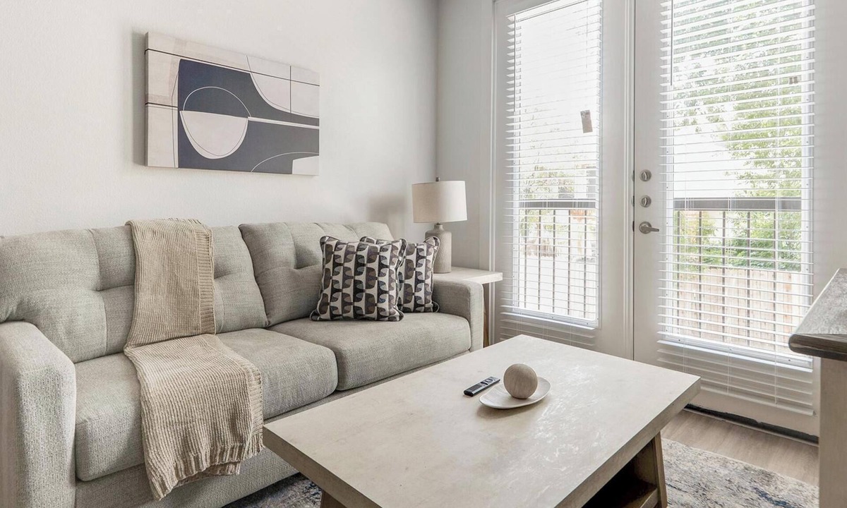 Sweetbriar Apartment | Landing | Incredible 1BD, Gym, Pool
