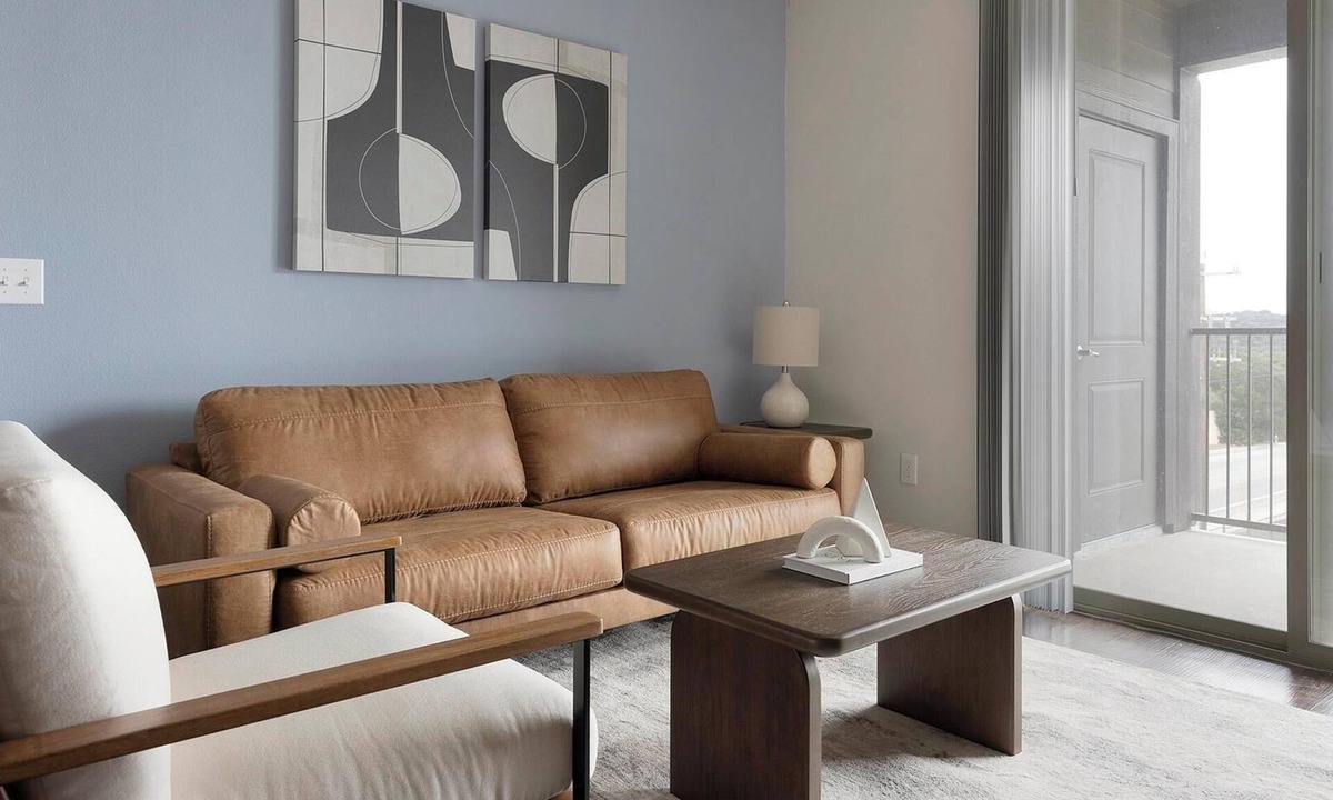 Wetmore Apartment | Landing | Modern 3BD, Gym, Yoga Studio