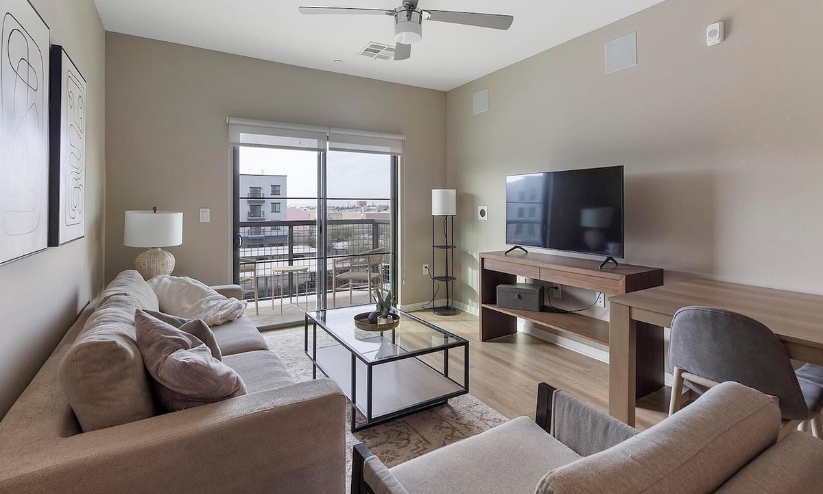 Warehouse District Apartment | Landing | Stylish 2BD, Yoga Studio, Pool