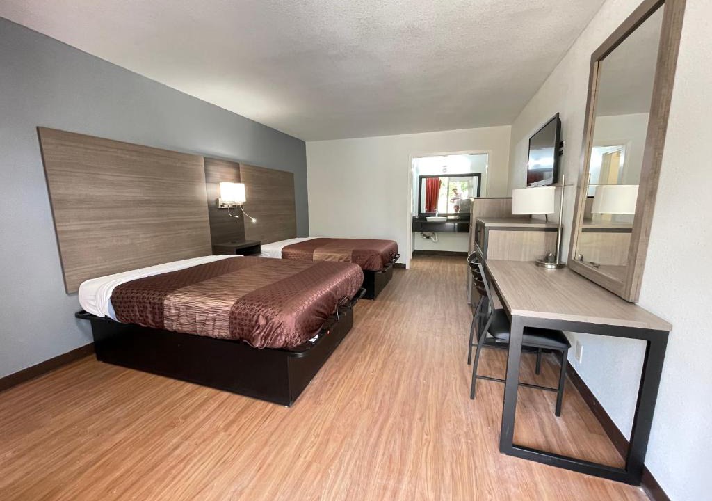 New Llano Hotel | Landmark Hotel