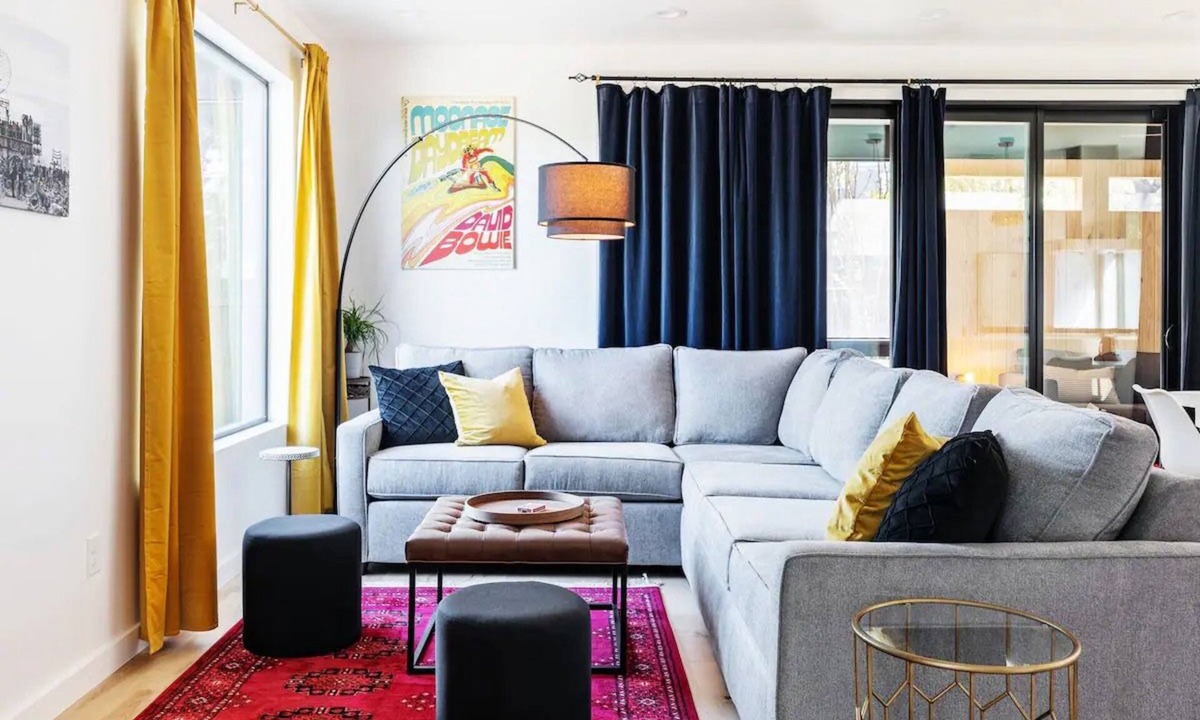 MLK House | Large Modern House in Hip EastATX w/Screen Porch, Private Yrd - 7 min to dwntwn