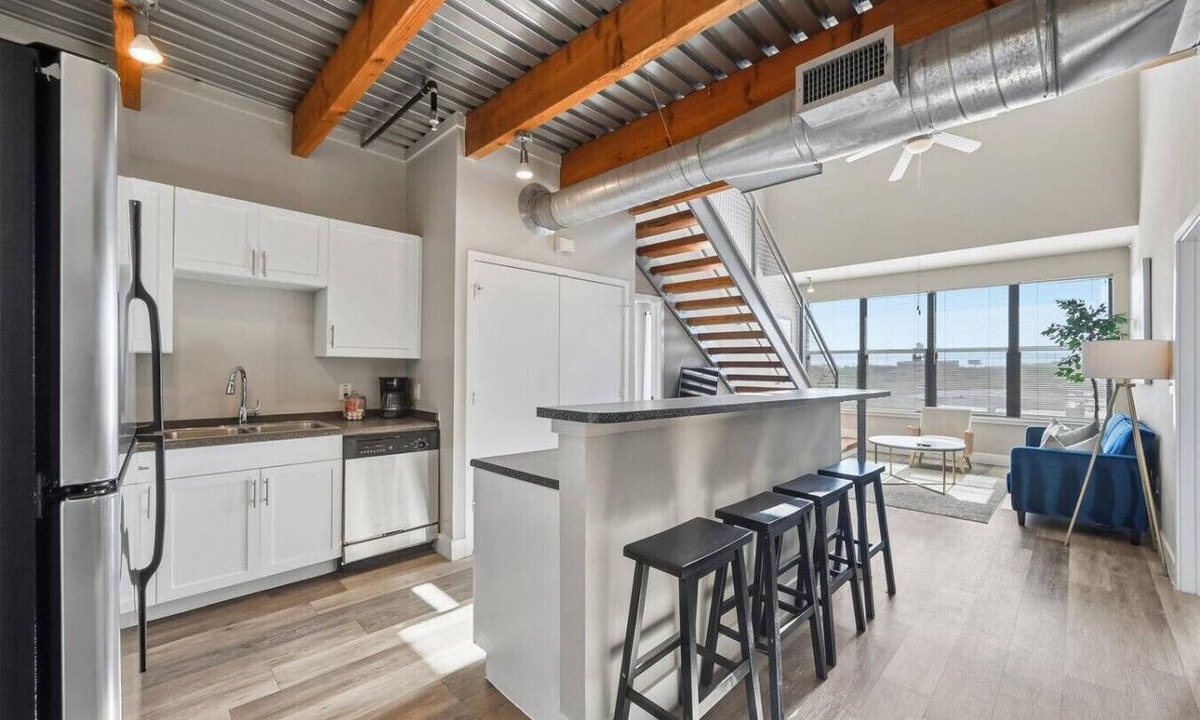 Downtown Fort Worth Condo | Large Modern Loft — 3 Bedrooms, walk Downtown!