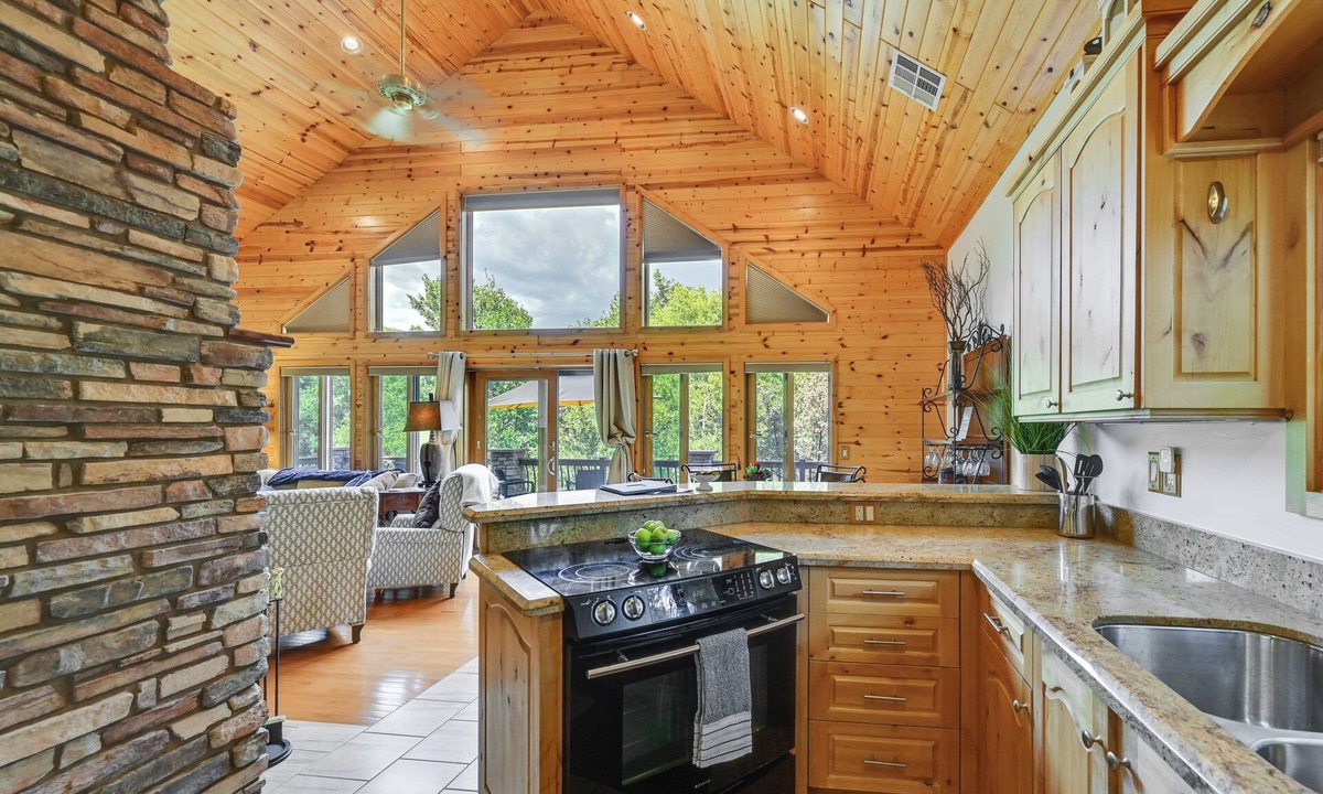 Payson Cottage | Log Cabin in Payson w/Deck, Mtn & Creek Views