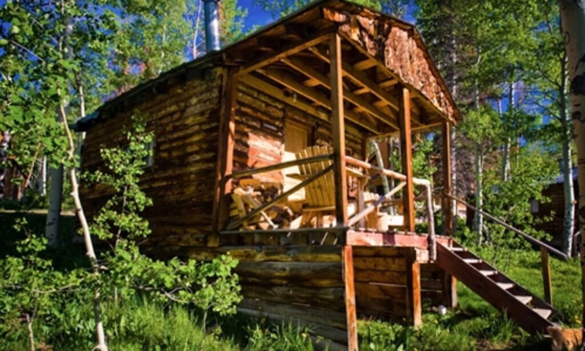 Clark Cabin | Loggers Cabin - A Cozy Rustic One Room Cabin