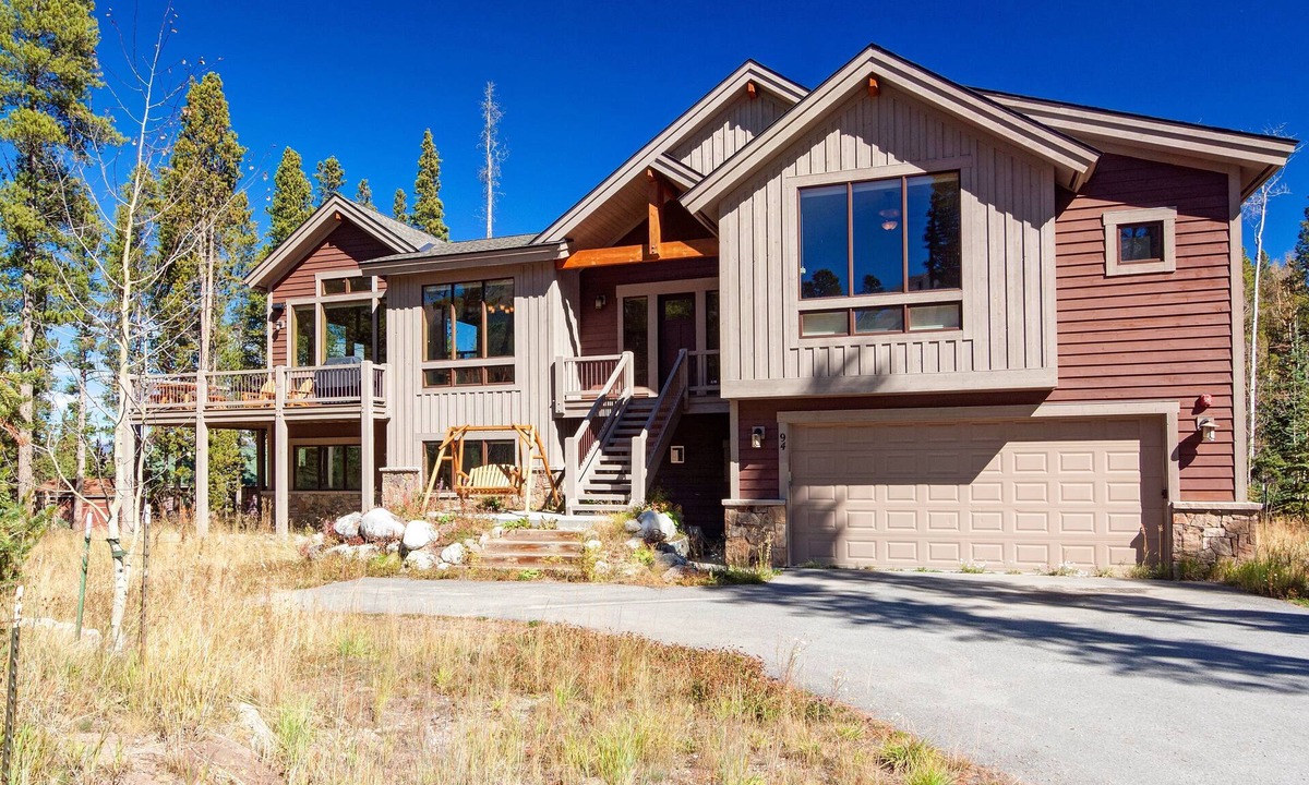 Breckenridge House | Lone Hand Lodge: Custom Private Home on Peak 7 With Outdoor Grill and Hot Tub.