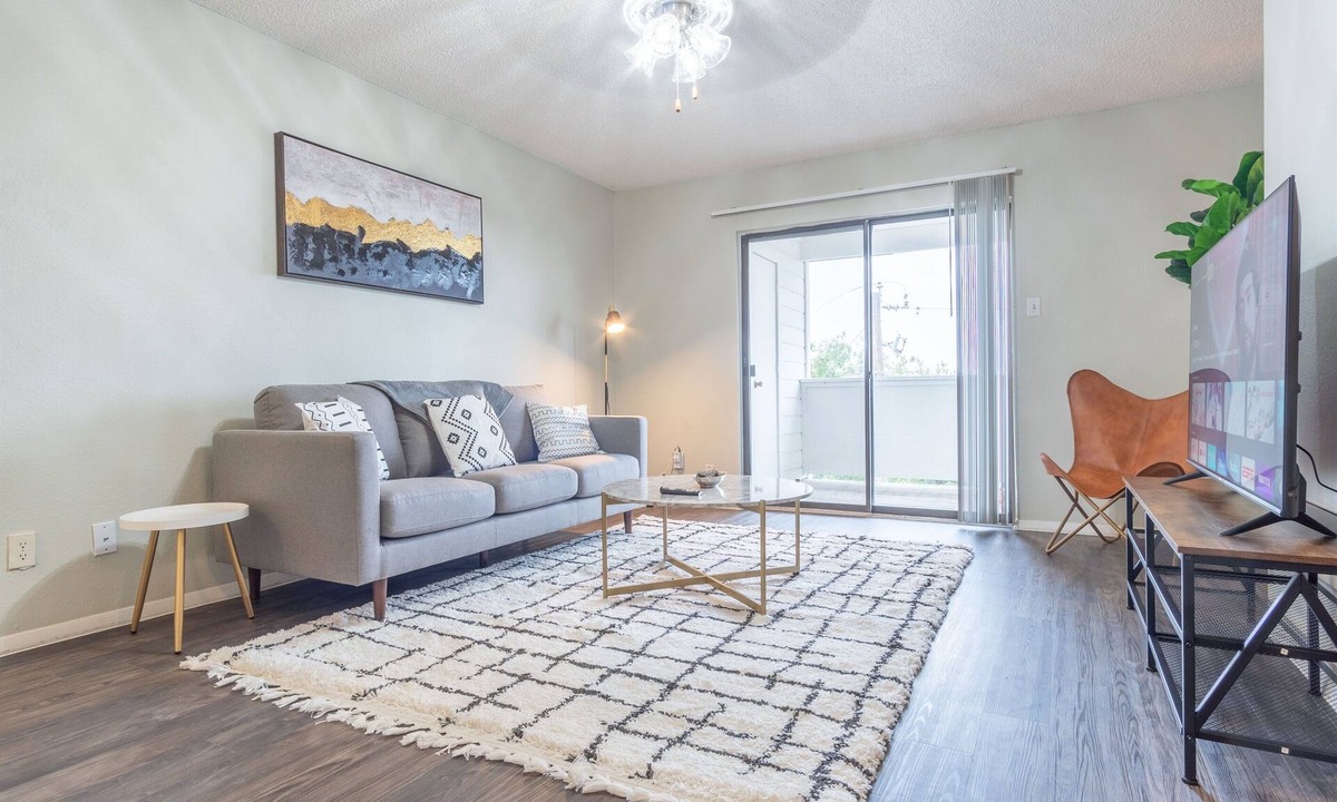South Lamar Apartment | Long Term 1BR Suite | Pool, Parking + Gym I