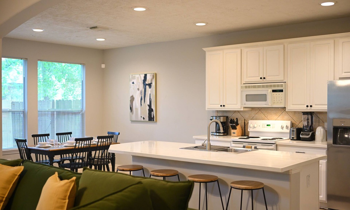 Alden Bridge House | Lovely & Spacious Townhome in Prime The Woodlands & Conroe Area