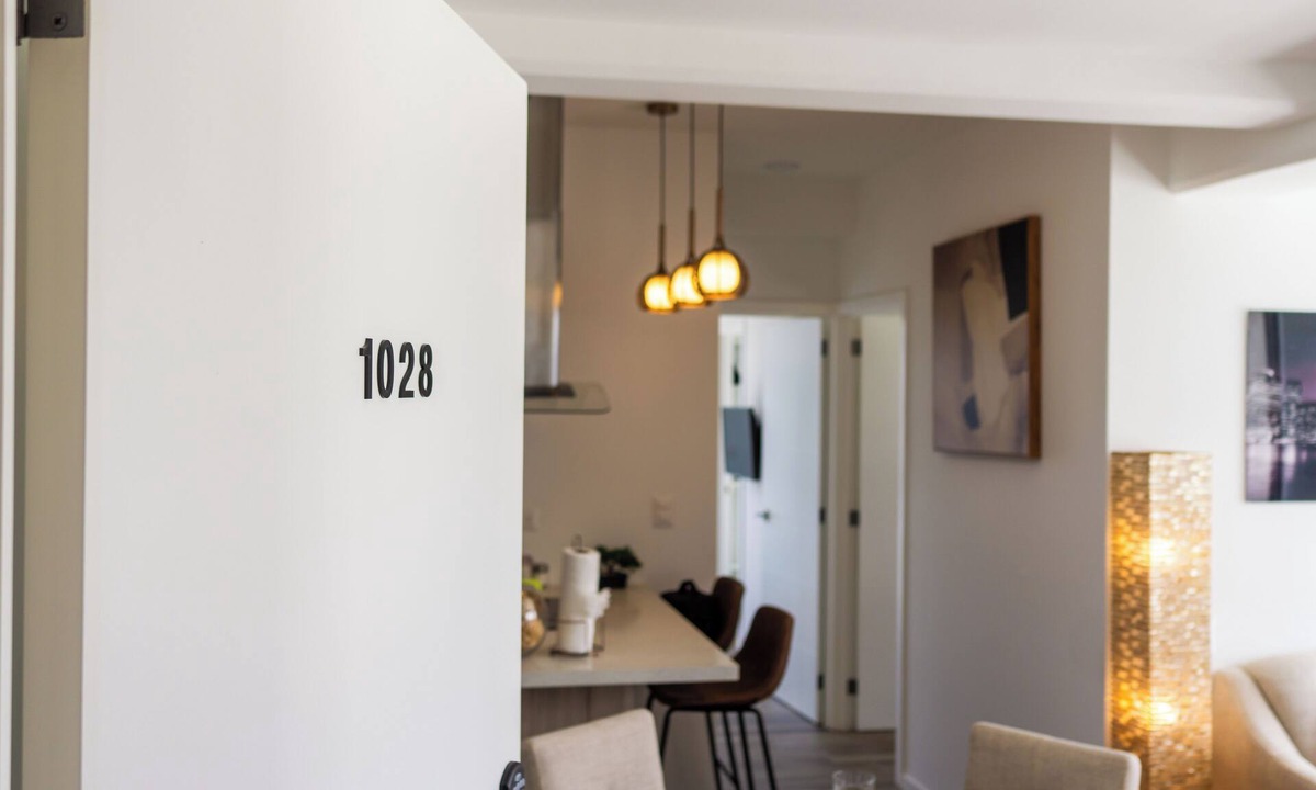 Zona 13 Apartment | Lujoso con una Vista al Aeropuerto y Montañas