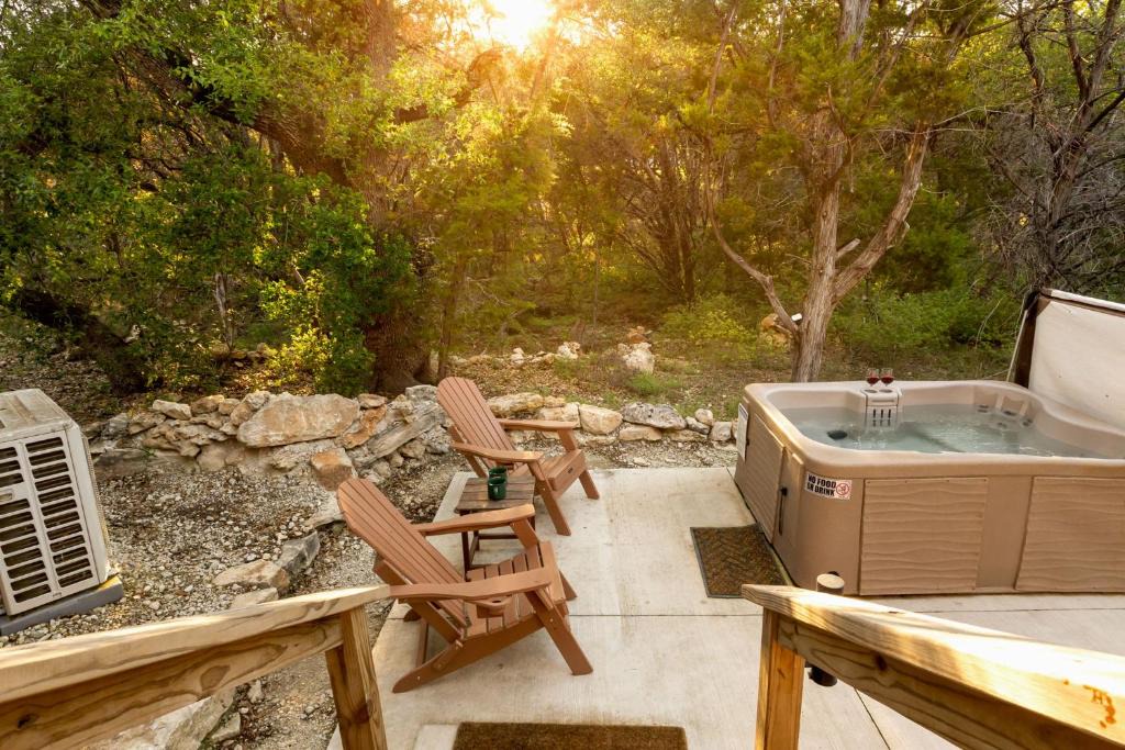 Canyon Lake House | Luna Luxury Yurt-Cabin - Canyon Lake - Hot Tub