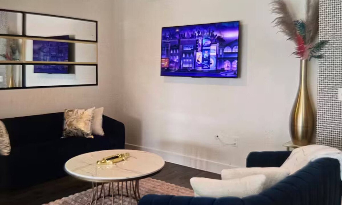Texas Medical Center Apartment | Luv Lee Lux- @ NRG