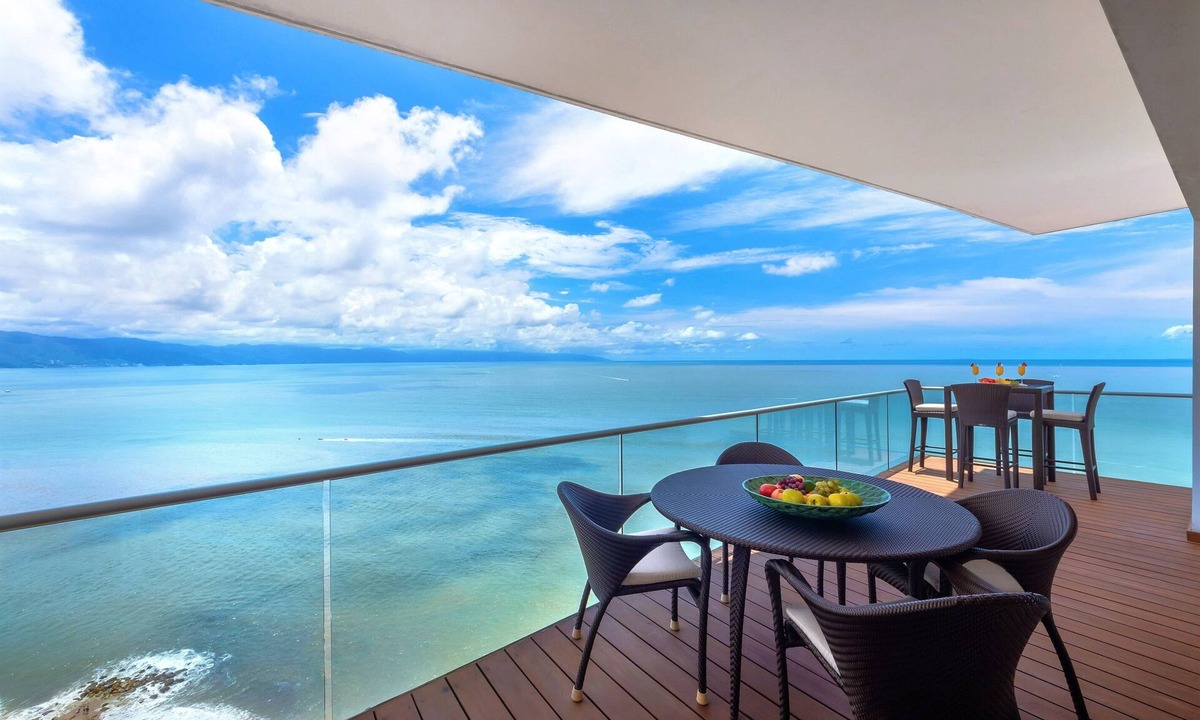 North Hotel Zone Condo | Luxe 4BR Oceanfront Condo w/Panoramic Views |Pool