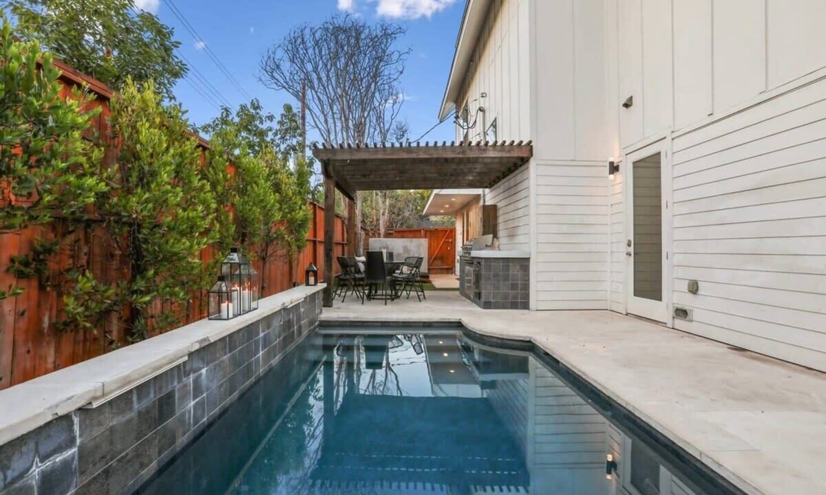 Govalle House | Luxe 8BR Austin Combo | Pool, Grill & Rooftop Deck