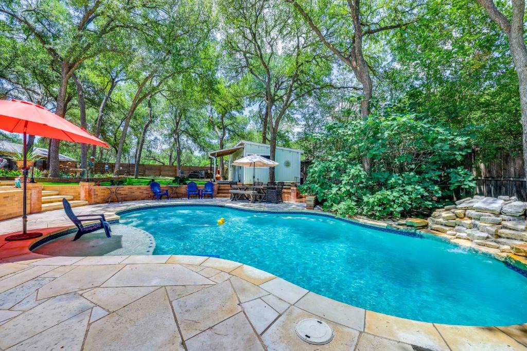 Buda House | Luxe Hill Country Home w/Resort-Style Pool!
