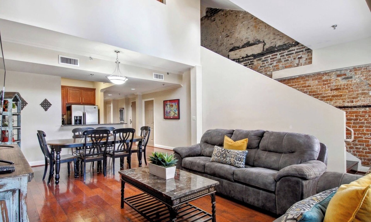 French Quarter Condo | Luxurious Dual-Master Suites Superdome, French Quarter and Convention Center