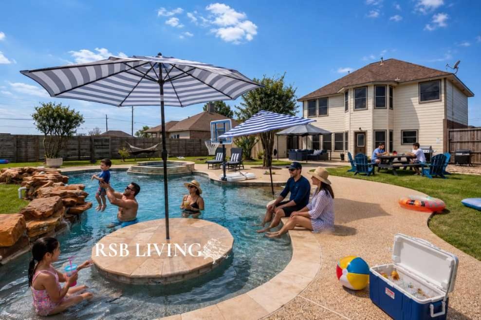 Willis House | Luxurious Home with Huge Pool