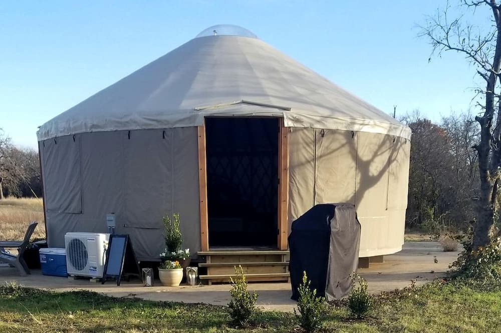 Flower Mound Cabin | Luxurious Lakefront Yurt Rental for a Romantic Getaway near Grapevine, Texas
