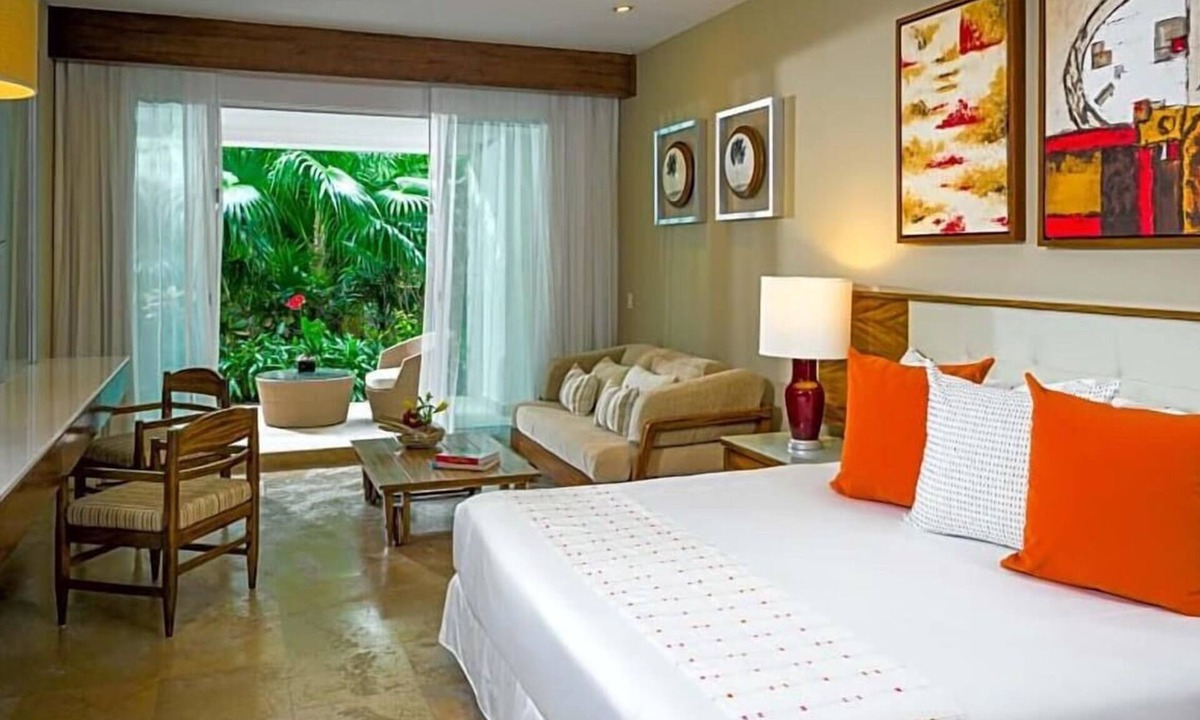 Playa Diamante Resort | Luxurious resort stay for a group/family with beautiful beach and amazing pools!