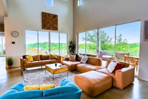 Dripping Springs House | Luxury 4BR Hilltop Retreat Scenic Views