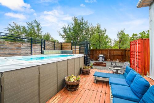 Dripping Springs House | Luxury 7BR Hill Country Gem with Barndominium