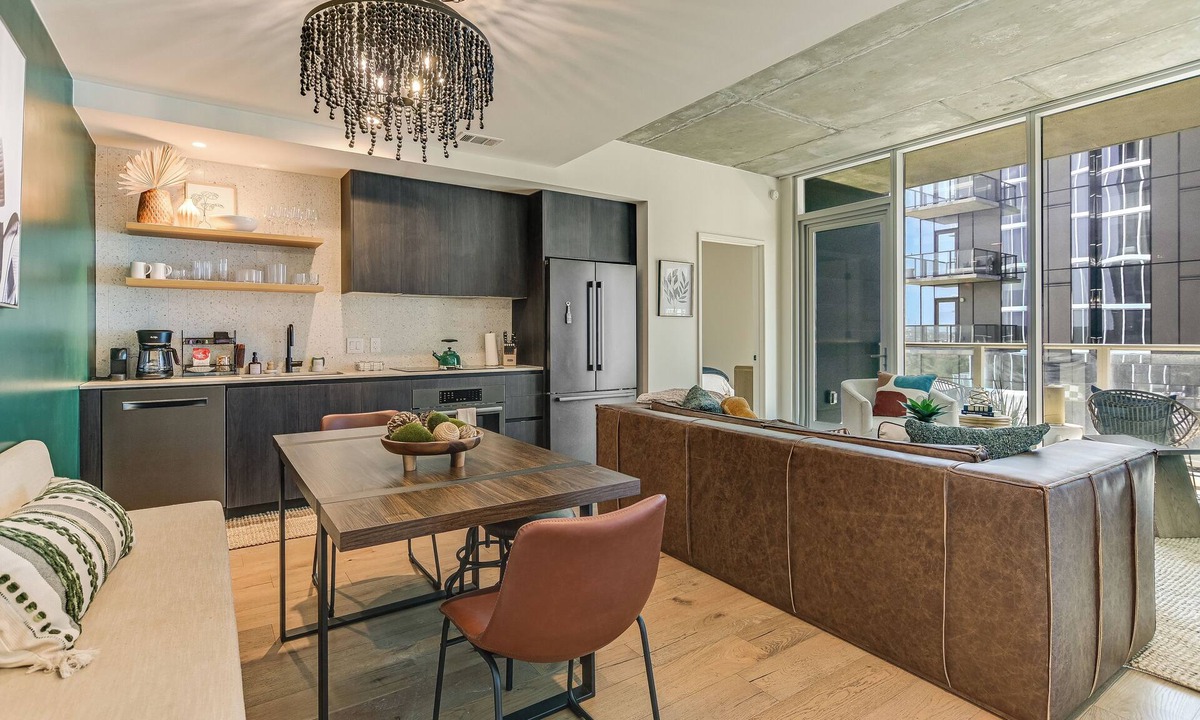 Rainey Street Historic District Condo | Luxury Downtown Austin condo with Rooftop Pool, Private Balcony & Lake View