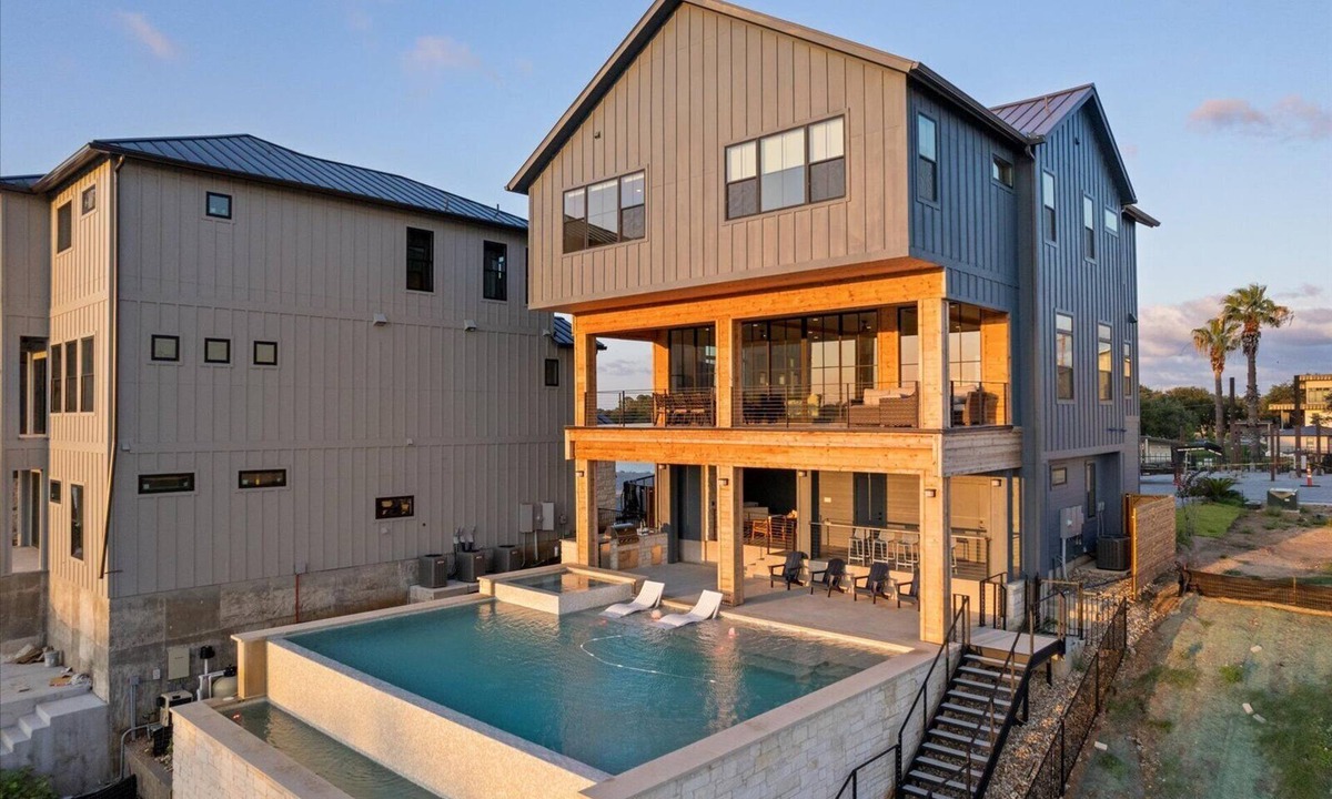 Granite Shoals House | Luxury LBJ Lakefront w/sunset views, pool, hot tub, game room/pingpong; perfect for large gatherings!