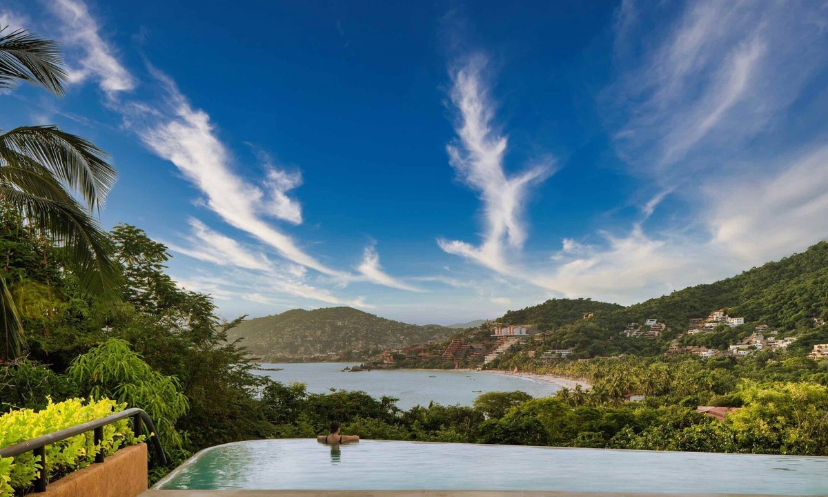Playa Las Gatas Apartment | Luxury Livving Steps from La Ropa - 2Br 2 Bath