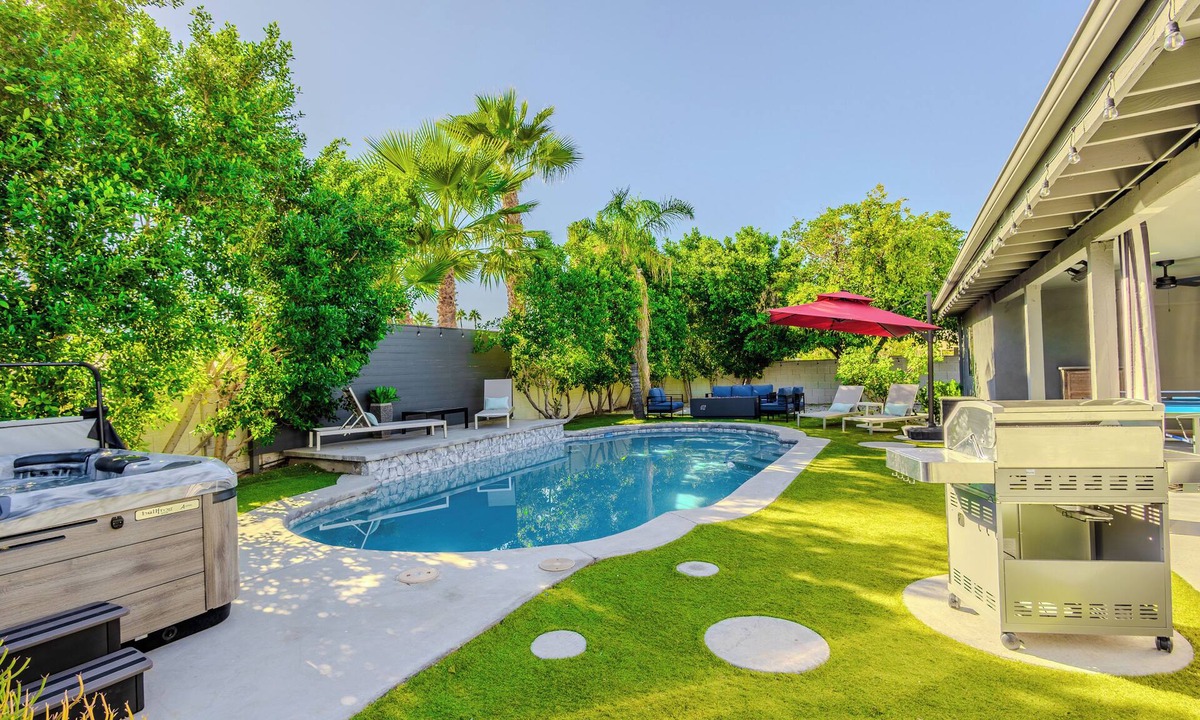 Raskin Estates Villa | Luxury Private Scottsdale Home with Heated Pool, Hot Tub & Fire Pit - Sleeps 12