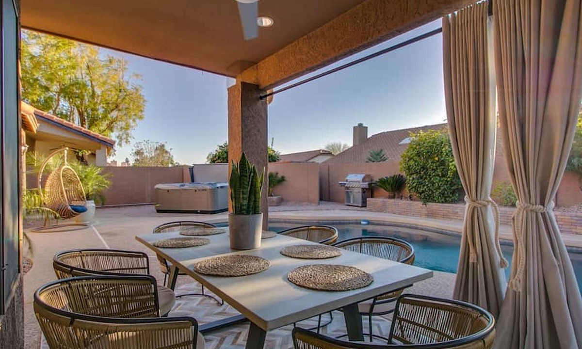 Paradise Park Vista House | Luxury Scottsdale 5 Bdrm w/Pool and Hot tub!
