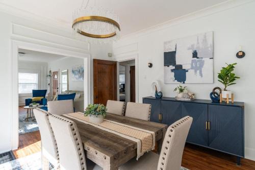 Hyde Park Villa | Luxury Short and Midterm Hyde Park Getaway