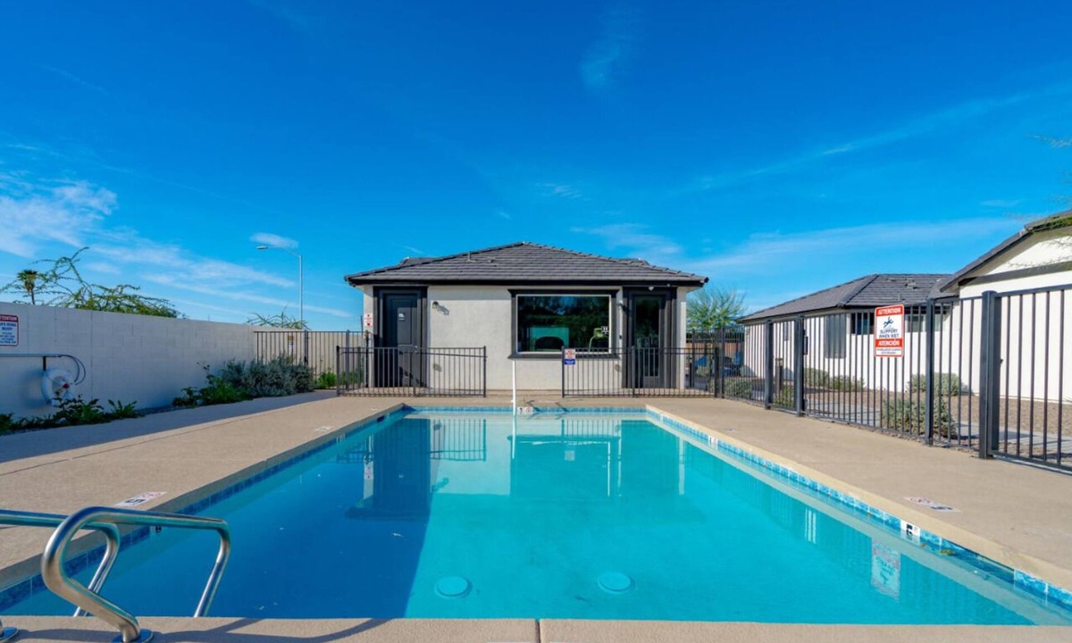 Glendale Apartment | Luxury Stay 20mins to State Farm Stadium