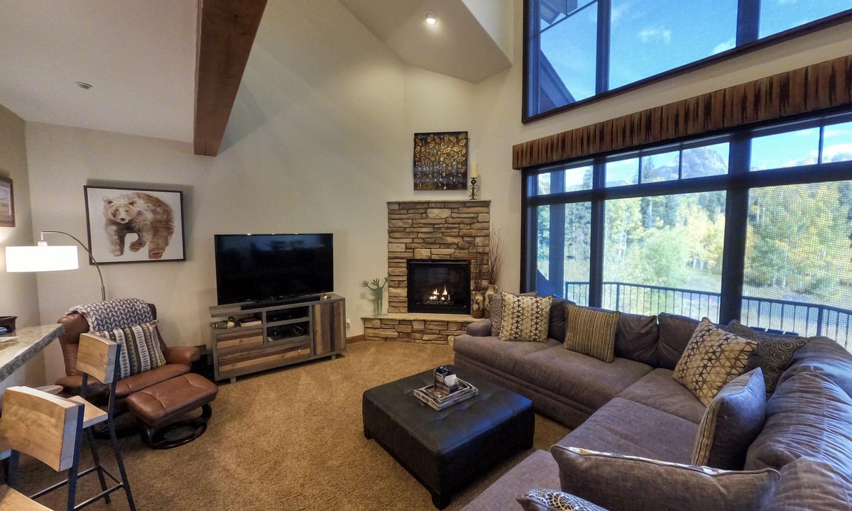 Purgatory House | Magnificent Townhome! Epic Mountain Views! Heated Pool! 2 Miles to Purgatory