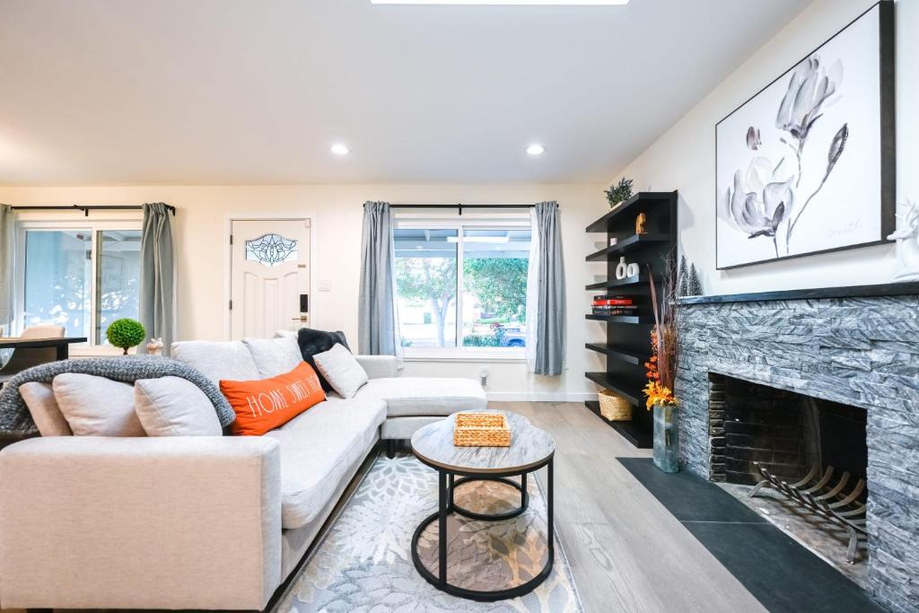 Sunnyvale West House | #Marbella Lane - Exquisite 3BRHome 11-Min to Levi's