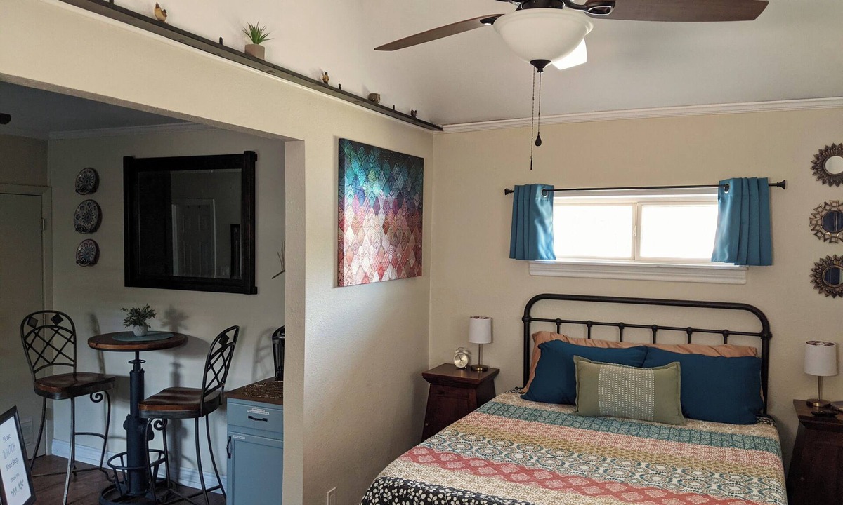 Live Oak House | Marvelous 1-bedroom suite with AC in charming Live Oak