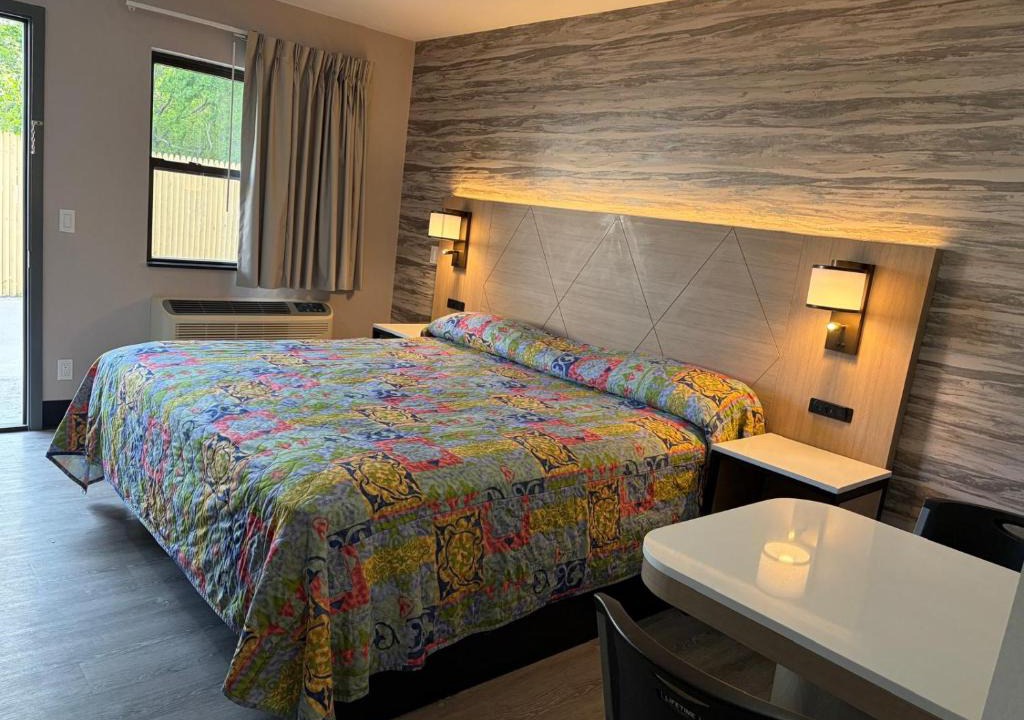 North Patchogue Hotel | Midway Motel