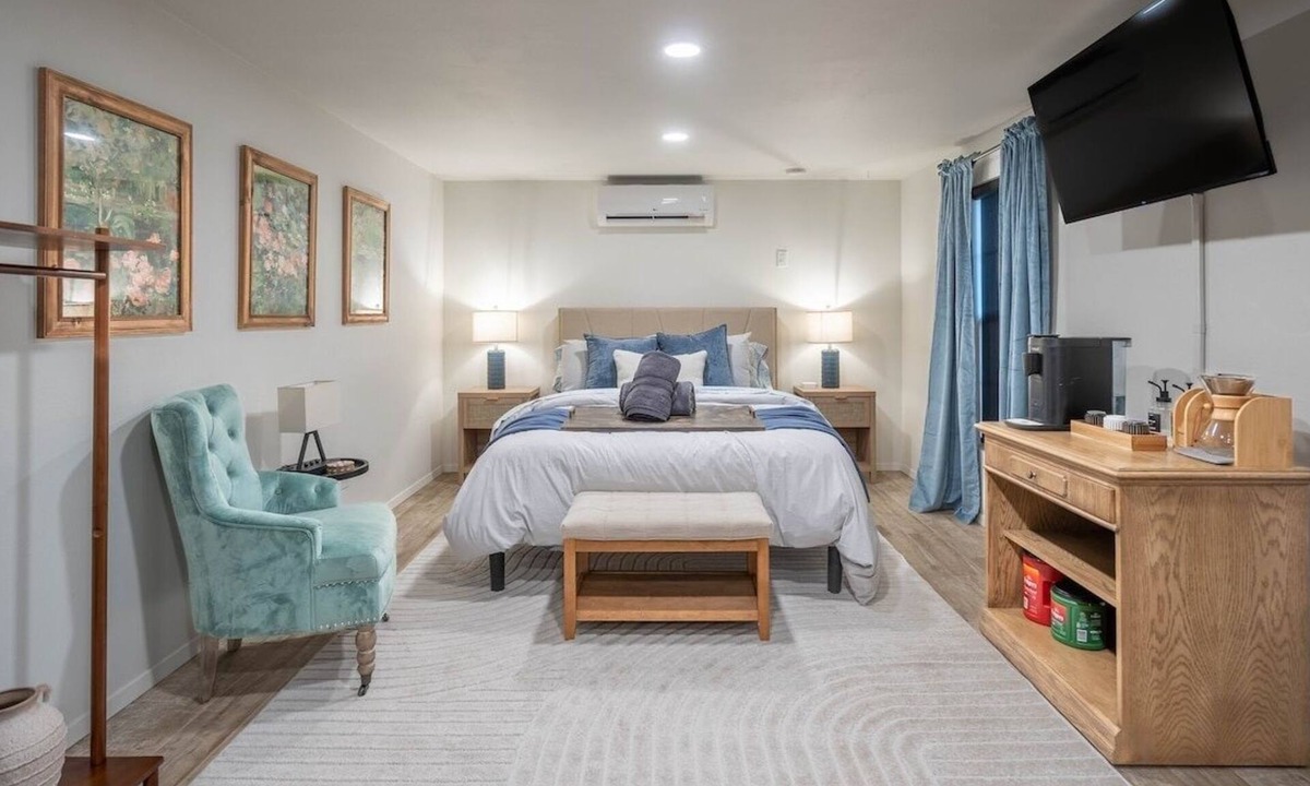 Midland House | Mini Golf Hideaway - Smokeless Fire Pit+Fast Wi‑Fi by LCH