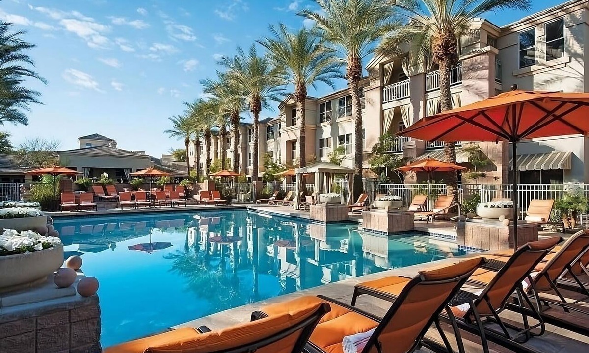 Gainey Village Villas Hotel | Minutes Away from Phoenix Art Museum! Enjoy Full Kitchen & Free Parking!