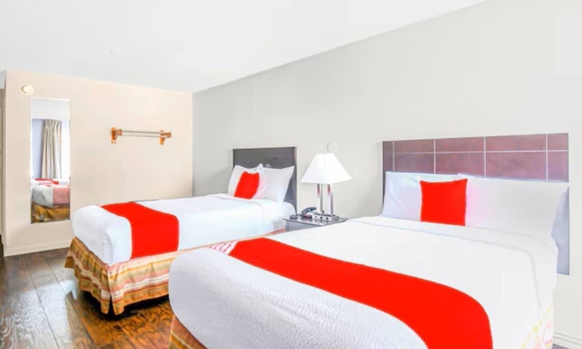 Irving Hotel | Minutes to Las Colinas Entertainment District | 2 Rooms | Two Double Beds