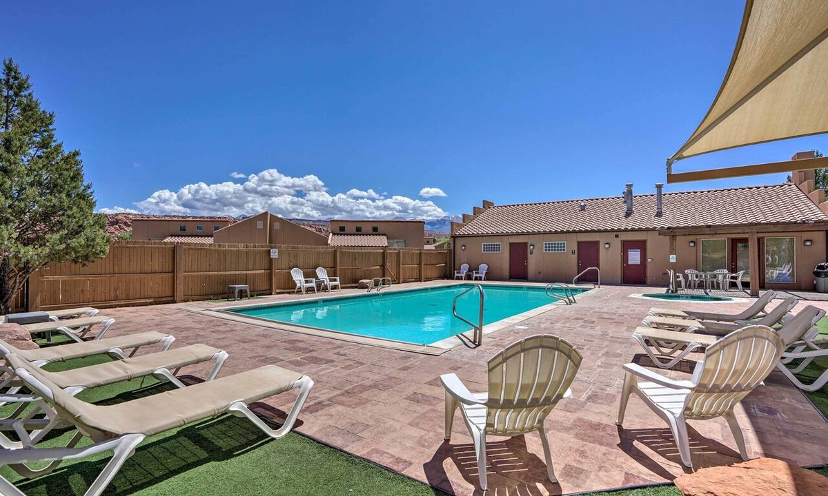 Moab South Valley Apartment | Moab Townhome w/Pool Access + Stunning Mtn Views!