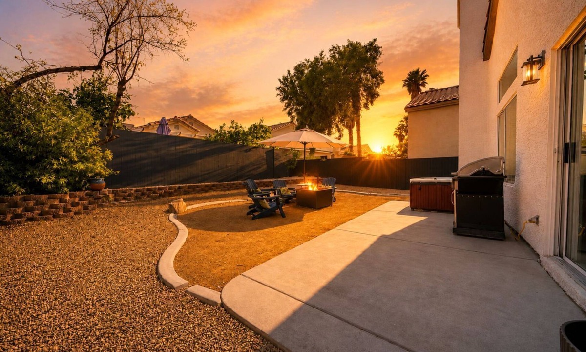 Summerlin House | Modern 3BR/3BA Retreat I Spa, BBQ, 15 Min to Strip