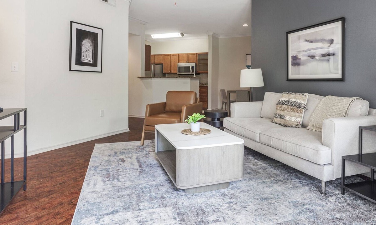 Falconhead Apartment | Modern Apartment in Prime Location (ID3084)