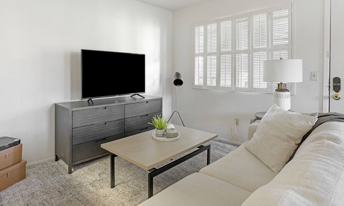 Glendale Apartment | Modern Apartment in Prime Location (ID9297X18)