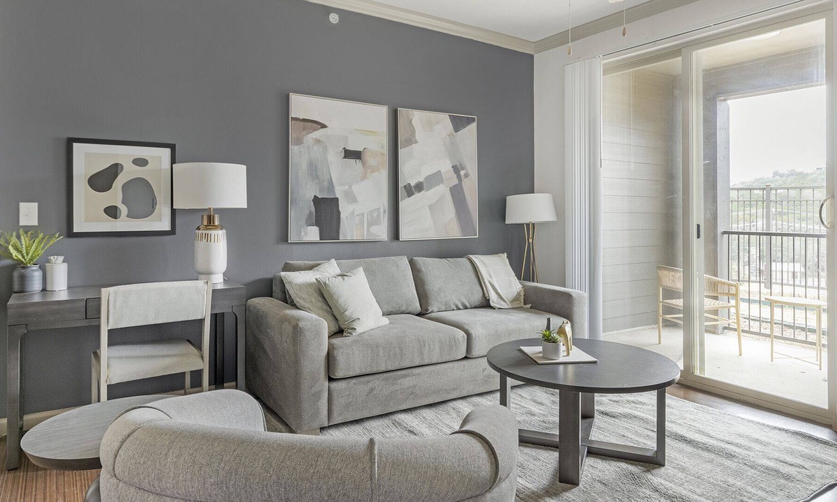Wetmore Apartment | Modern Apartment in Prime Location (ID9376X25)