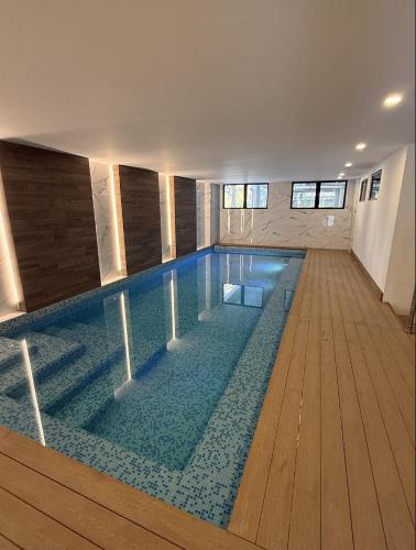 Zona 15 Apartment | Modern Apartment with Pool & Gym Zona 15