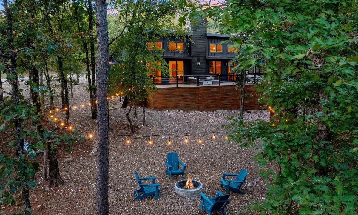 Hochatown Cabin | Modern Broken Bow Cabin w/Hot Tub, Deck Views & Pet Friendly Stay