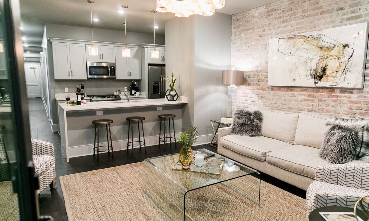 Central Business District Hotel | Modern Comfort: Stylish & Cozy Retreat in New Orleans' CBD